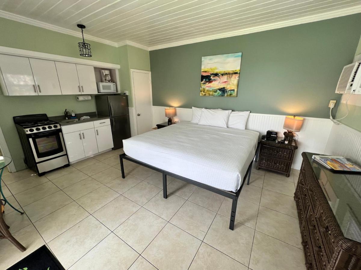 Breezy Palms Hotel