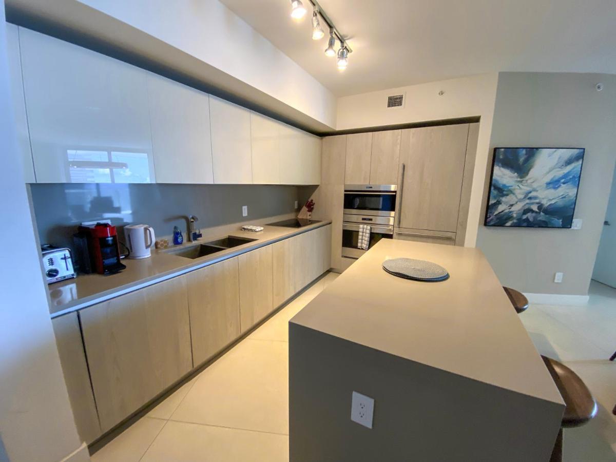 Apartment Lyfe Building - Private Apts Over The