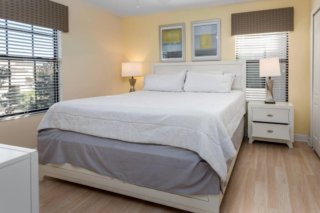 8 Bedroom Estate Near World Davenport