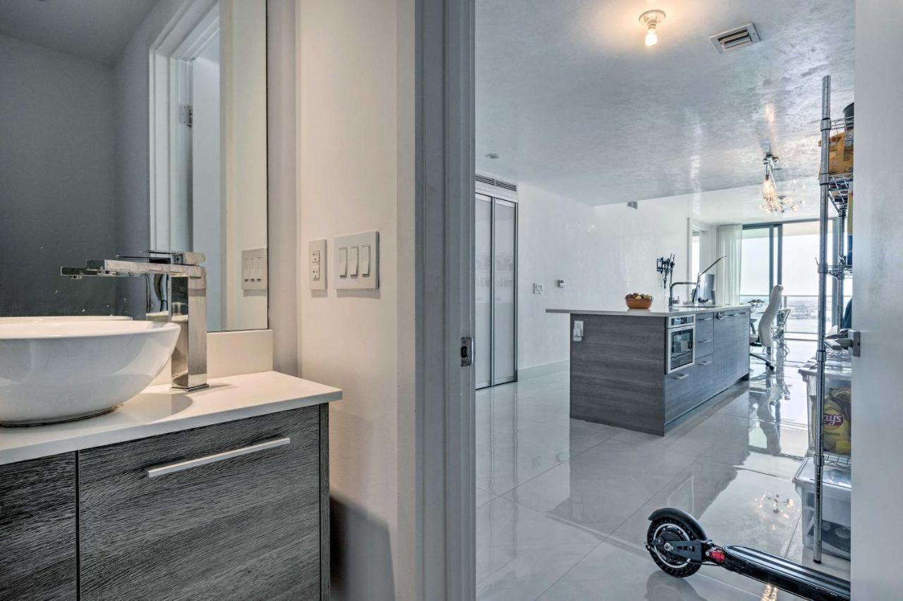 Luxe With Community Pool And Hot Tub! * Miami