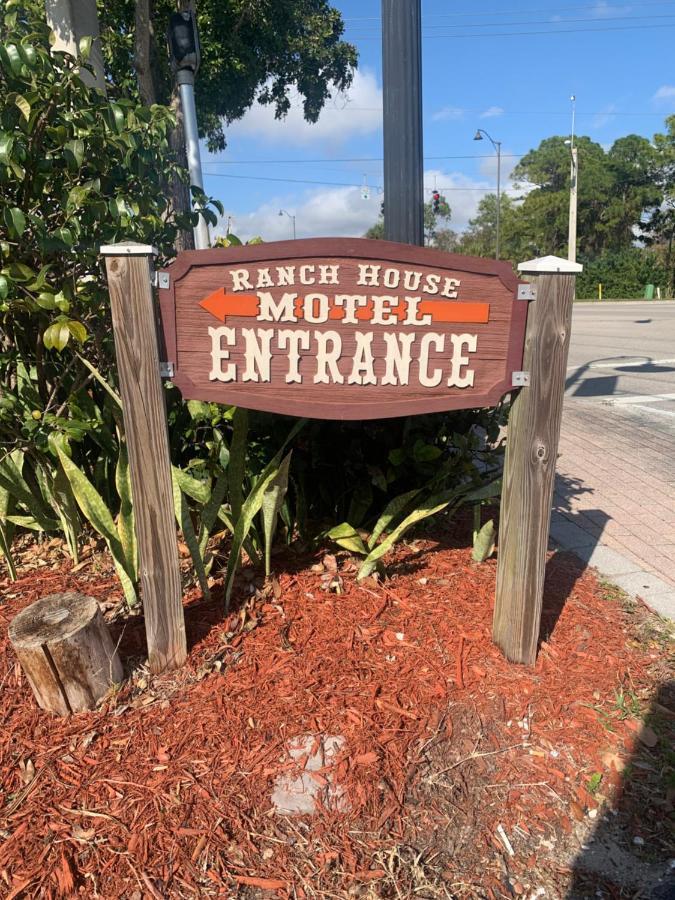 Buffalo Chip's Ranch House 2*