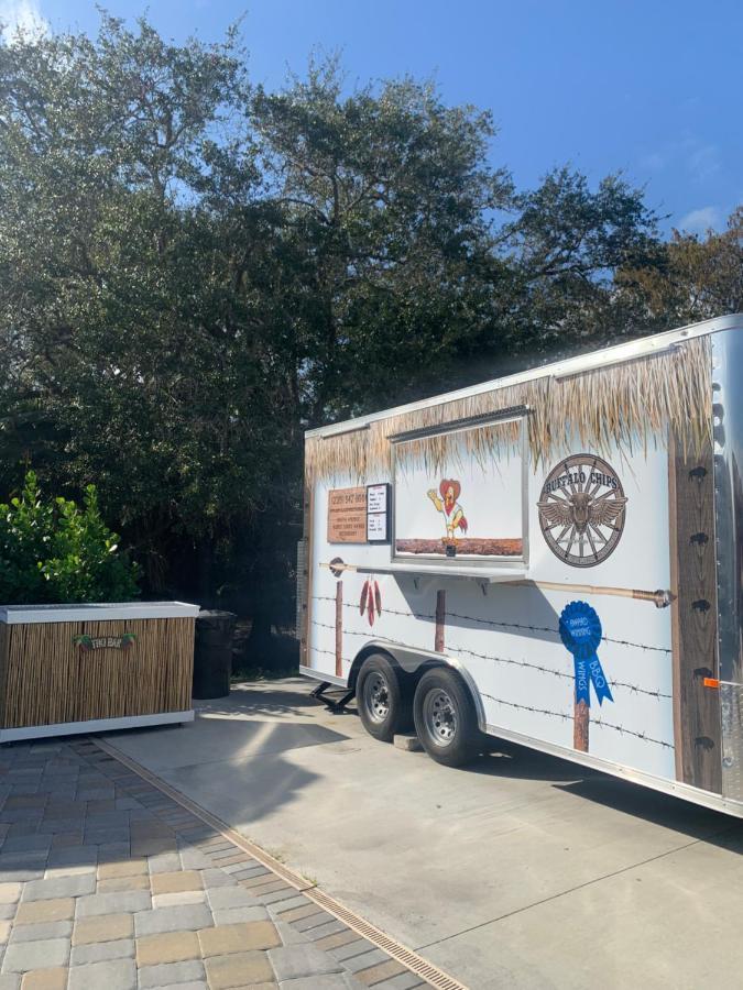 Buffalo Chip's Ranch House 2* Bonita Springs