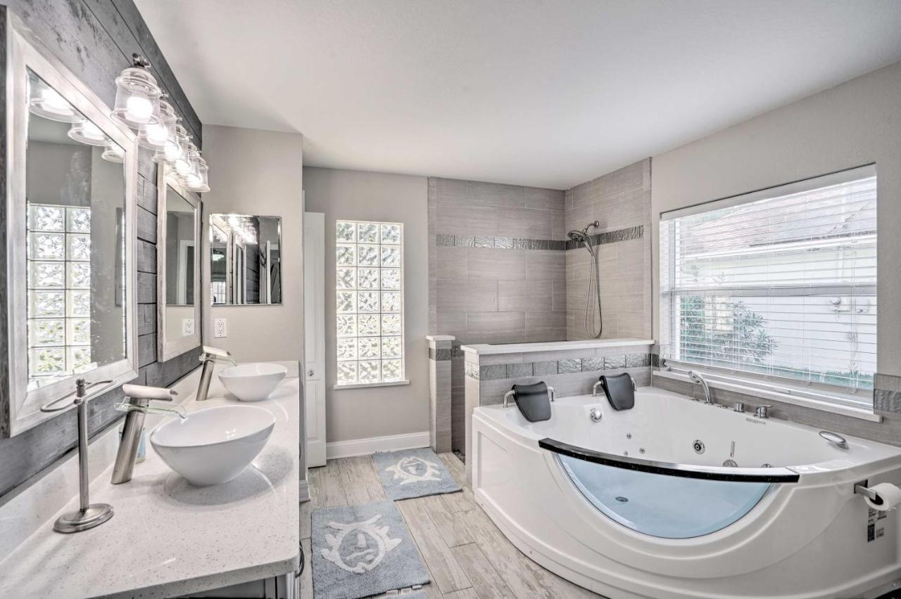 Sun-soaked Escape With Heated Pool! *