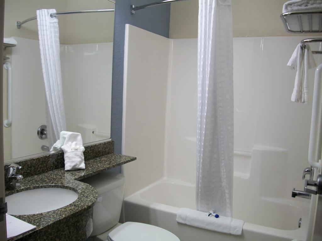 Microtel & By Wyndham Spring Hill/weeki Wachee 2*
