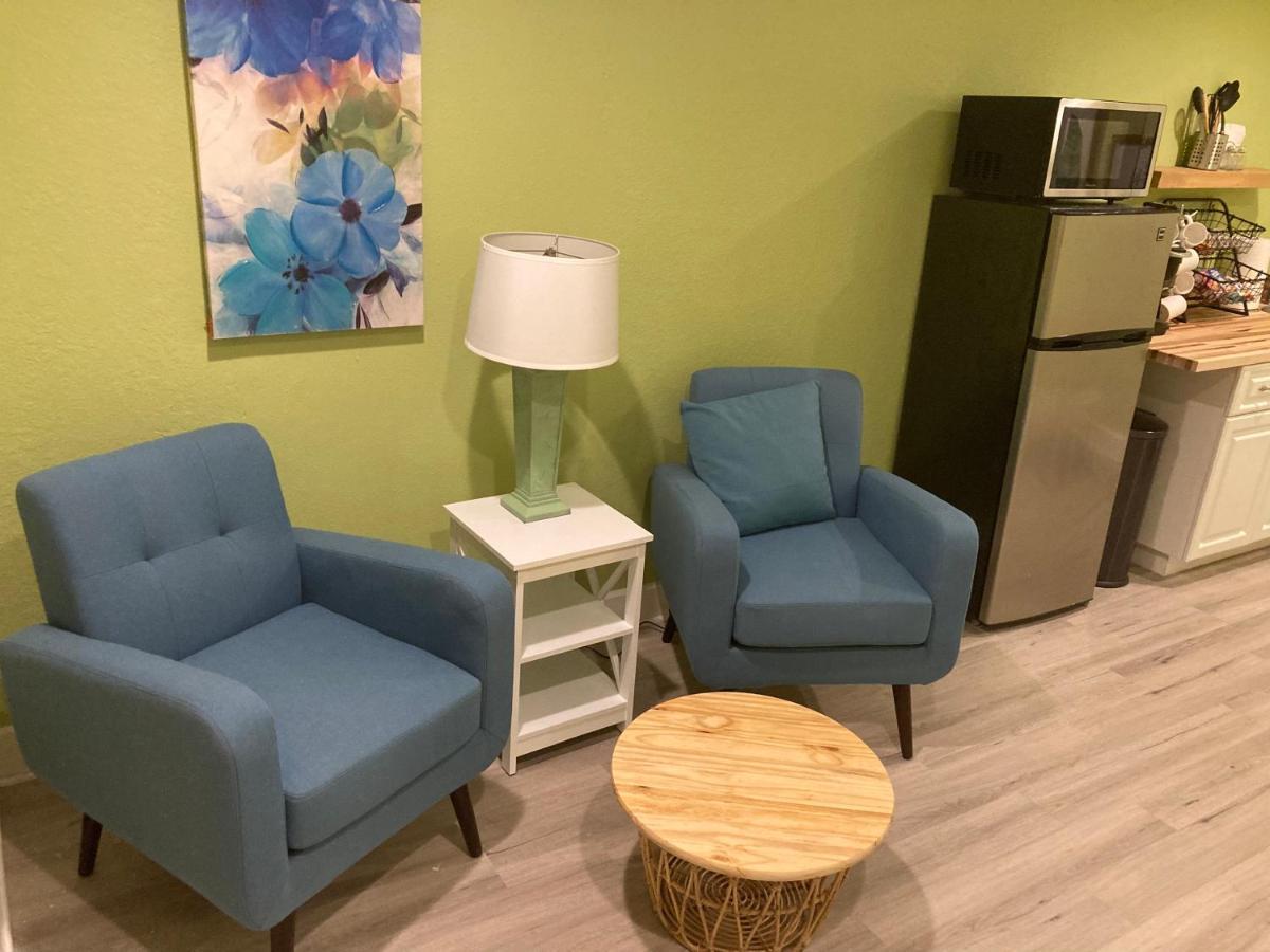 Hotel 3gulls Ozona-boutique Hotel-steps From Restaurants & Brewery-swimspa Pool-pet Friendly