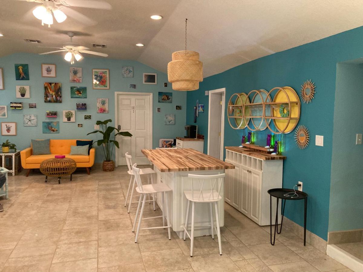 Hotel 3gulls Ozona-boutique Hotel-steps From Restaurants & Brewery-swimspa Pool-pet Friendly Palm Harbor