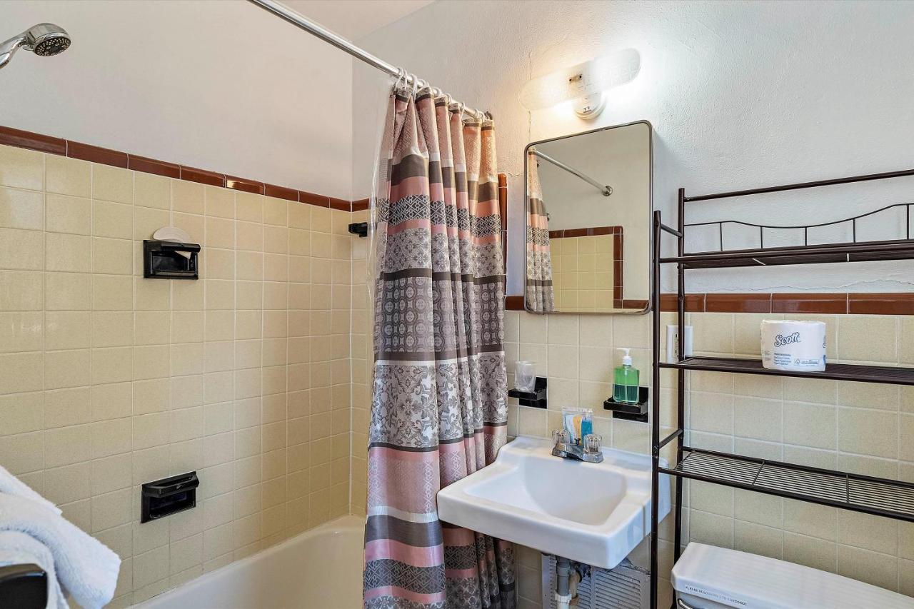 Malibu Motel 3*