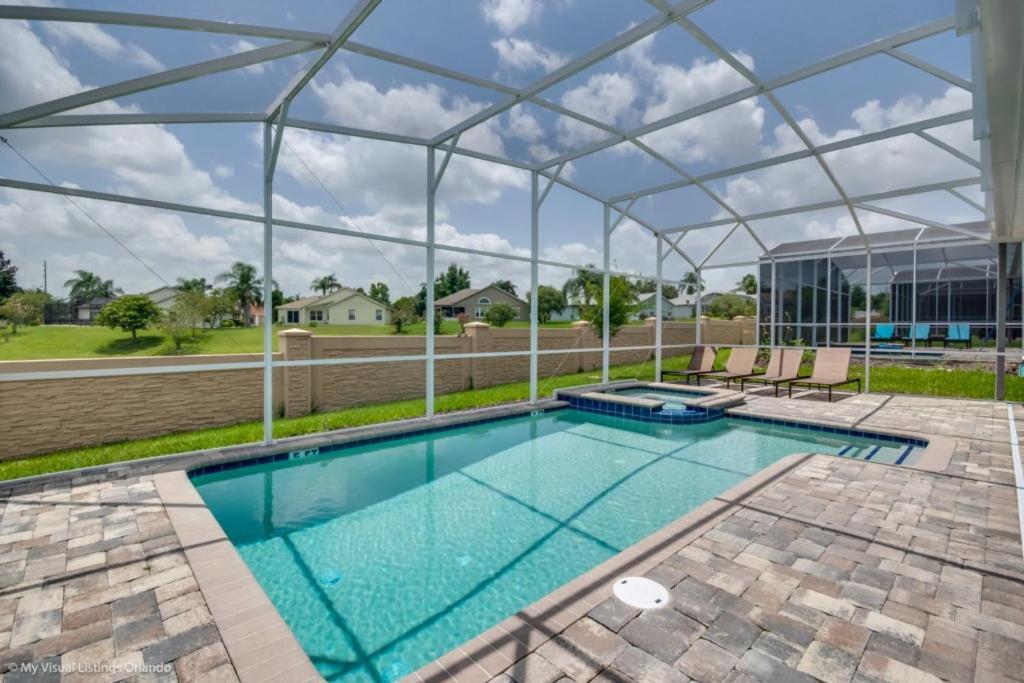 Special Offer Large Pool In Champion Gates *