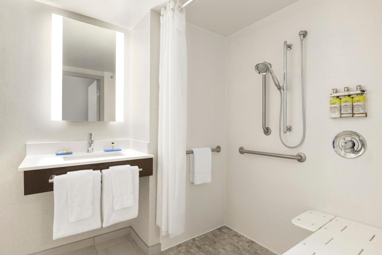 Express & East By Ihg 3*