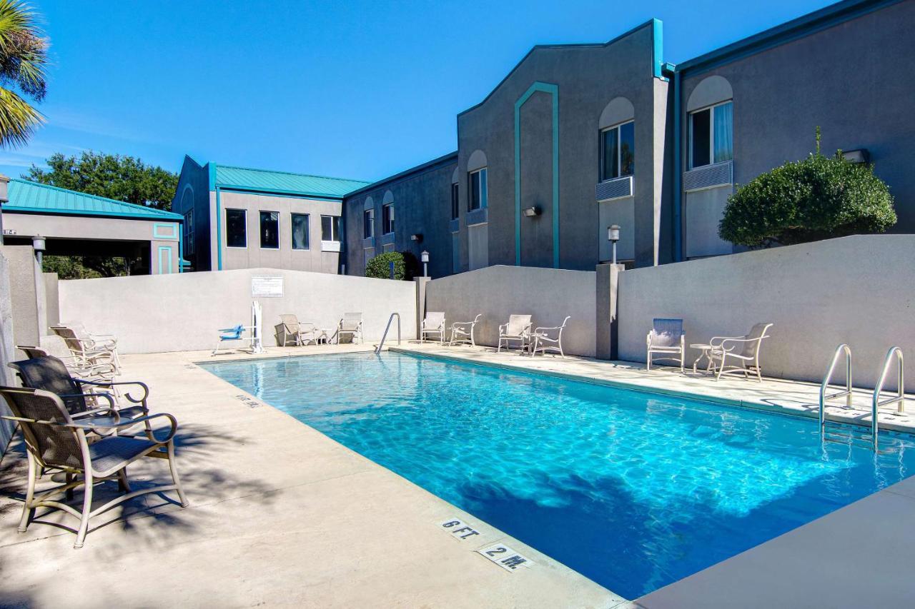 6 Pensacola, Fl - West I-10 Hotel