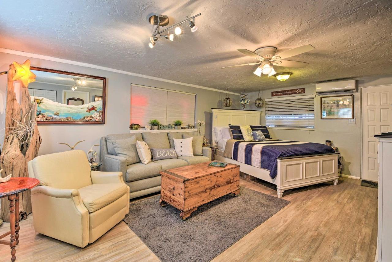 Artistic 8 Mi To Beaches! Apartment *