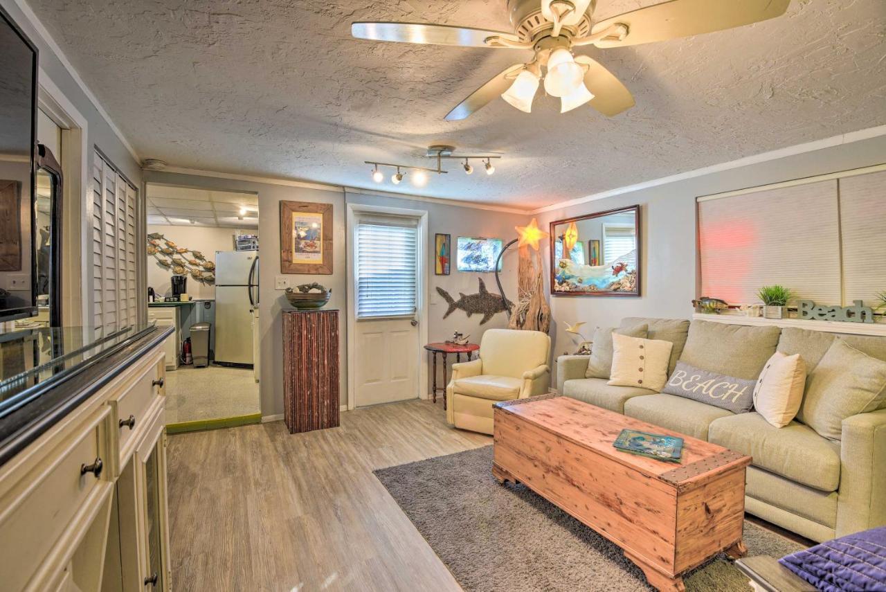 Artistic 8 Mi To Beaches! Apartment *