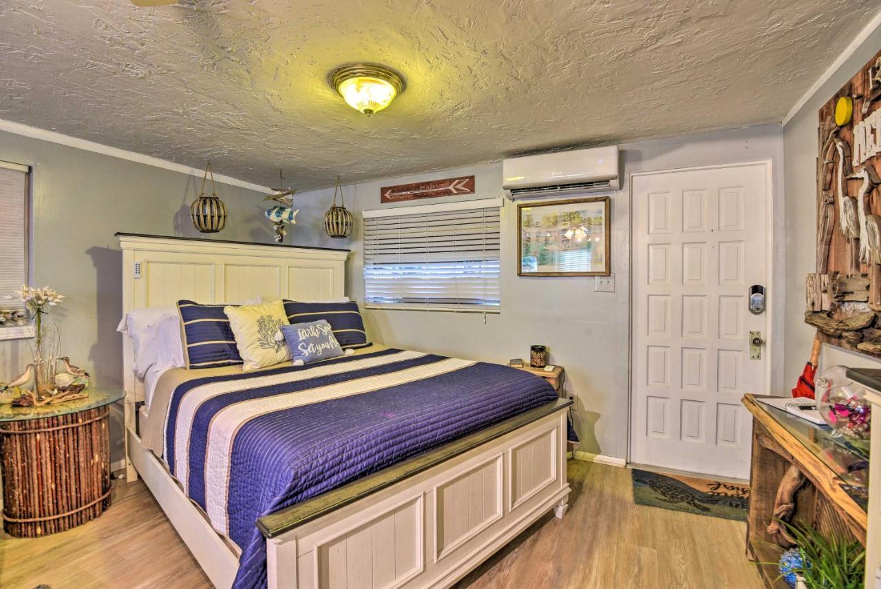 Artistic 8 Mi To Beaches! Apartment