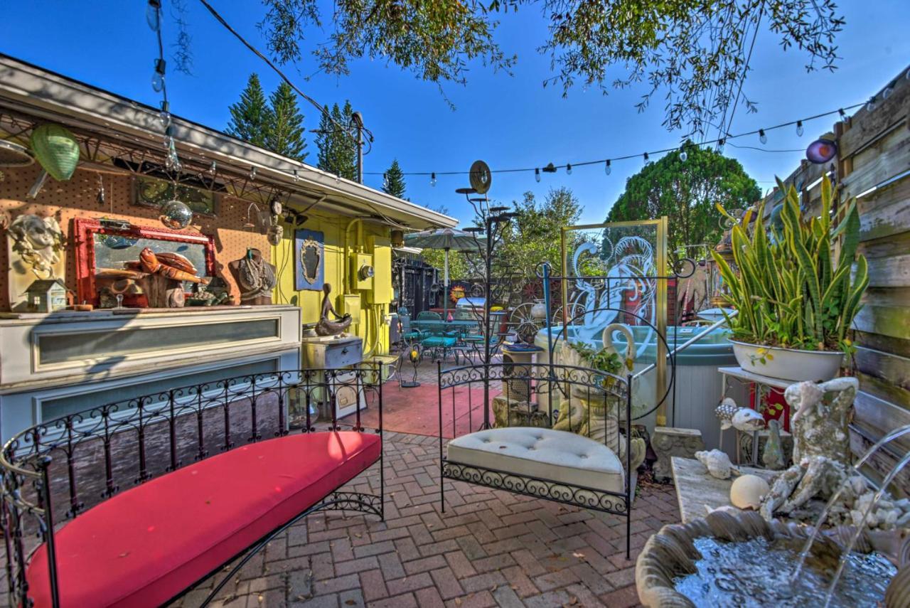 Artistic 8 Mi To Beaches! Apartment