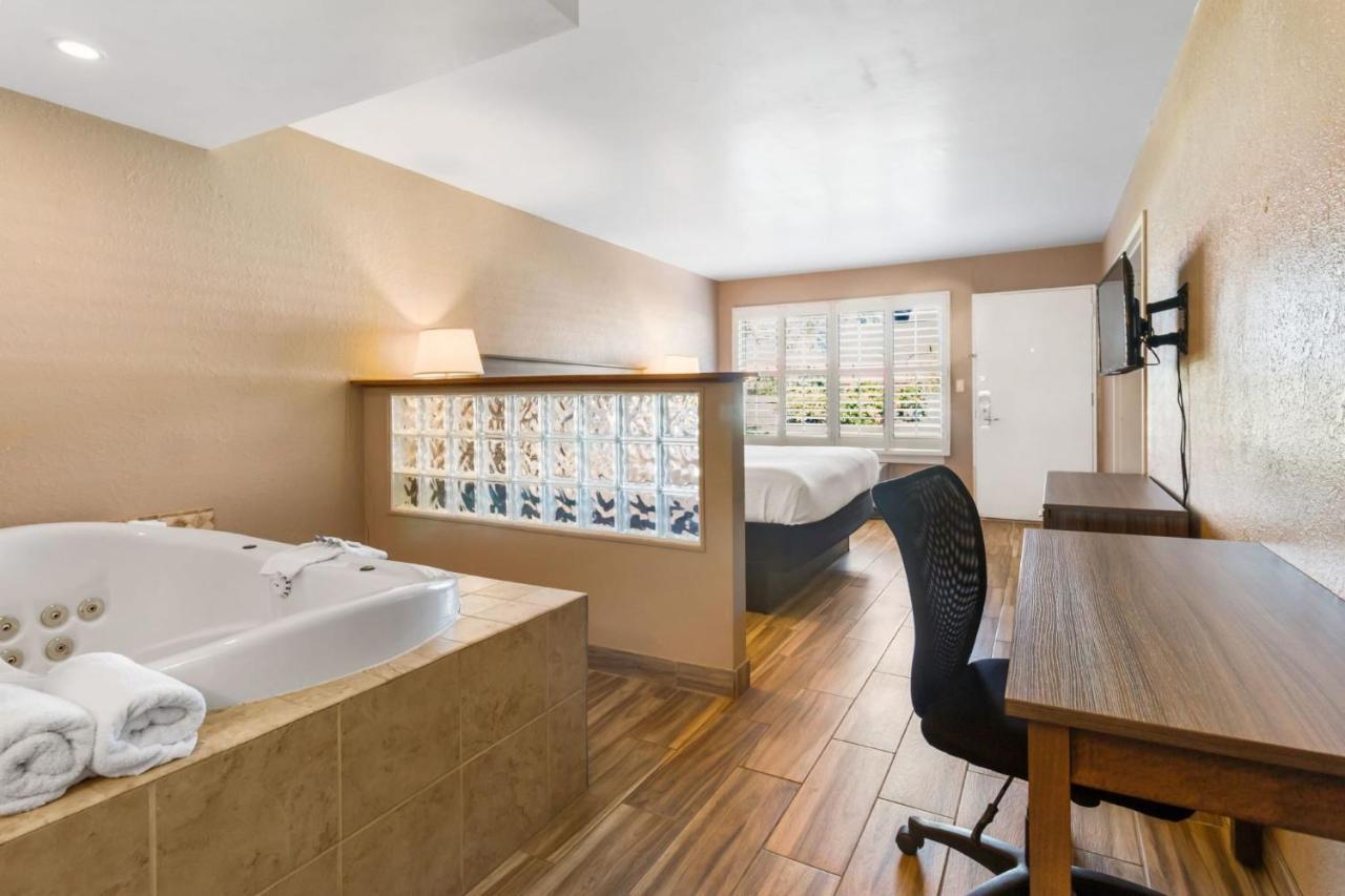 Vero & Vero I-95 (adults Only) Hotel