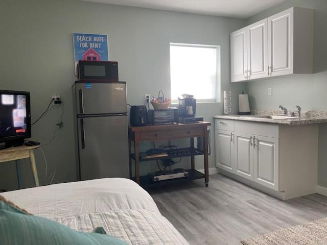 Option1 3 Bedroom House Only Option2 Studio Cottage Only Option3 House Plus Cottage Fenced Backyard Private Patio Areas Grill Firepit Plenty Parking! Quick Access 10 Min To Beach Airport Delray West Palm Resort *