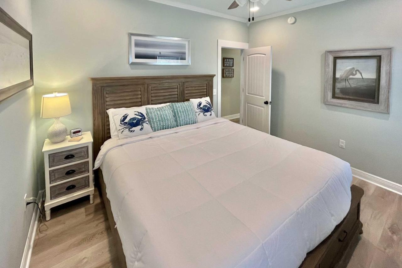 Santa Rosa With Pool Access - Half Mi To Beach! Holiday home *