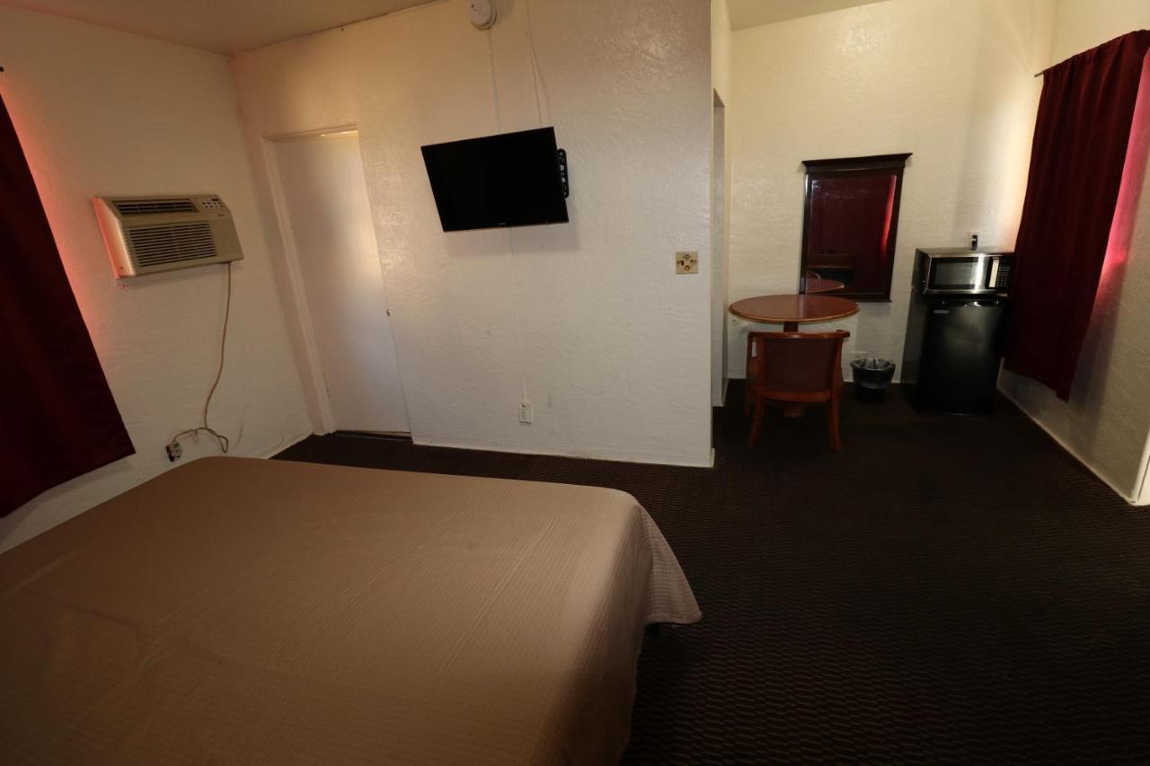 Sandman Motel *
