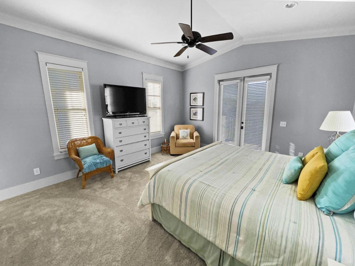 Pompano Palace Holiday home *