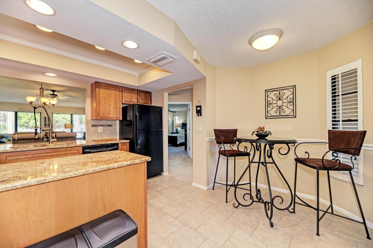 Village Des Pins 3645, 2 Bedrooms, Pool Access, Wifi, Hot Tub, Sleeps 4 Holiday home