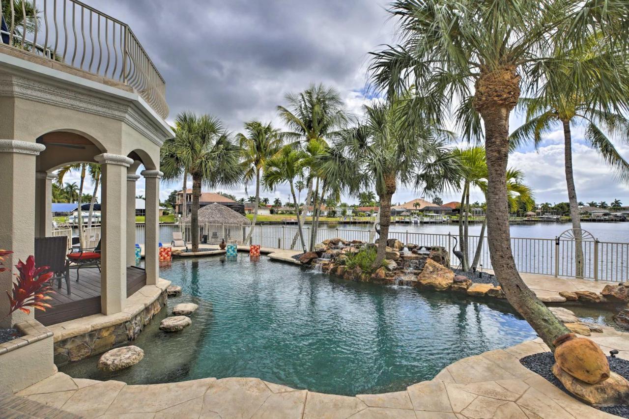 Holiday home Luxe Escape With Boat Dock And Cabana! Cape Coral