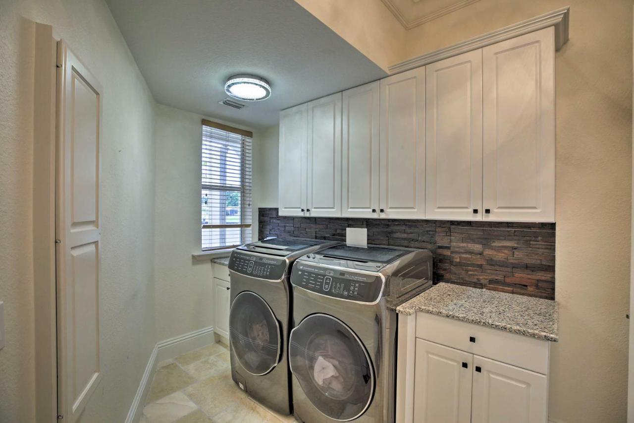 Holiday home Luxe Escape With Boat Dock And Cabana! Cape Coral