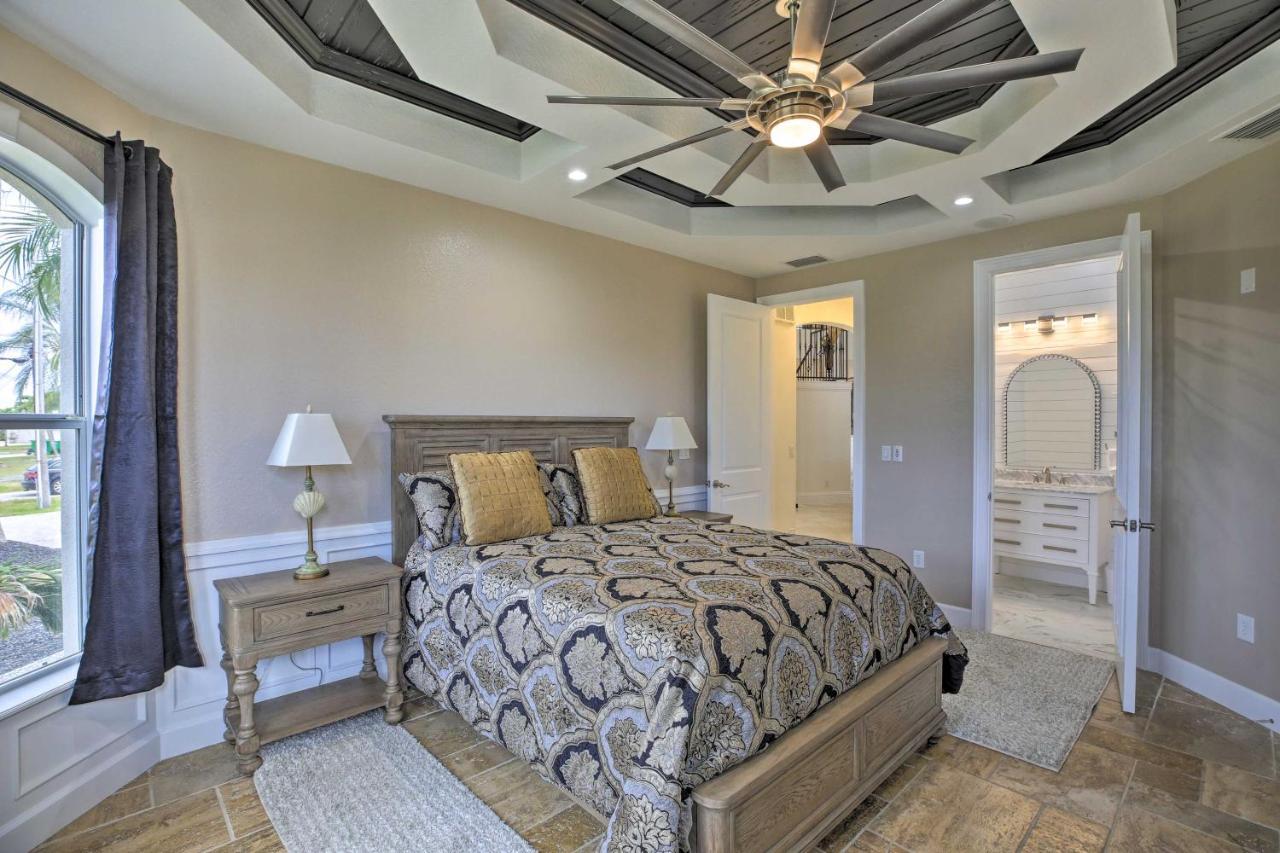 Luxe Escape With Boat Dock And Cabana! Holiday home Cape Coral