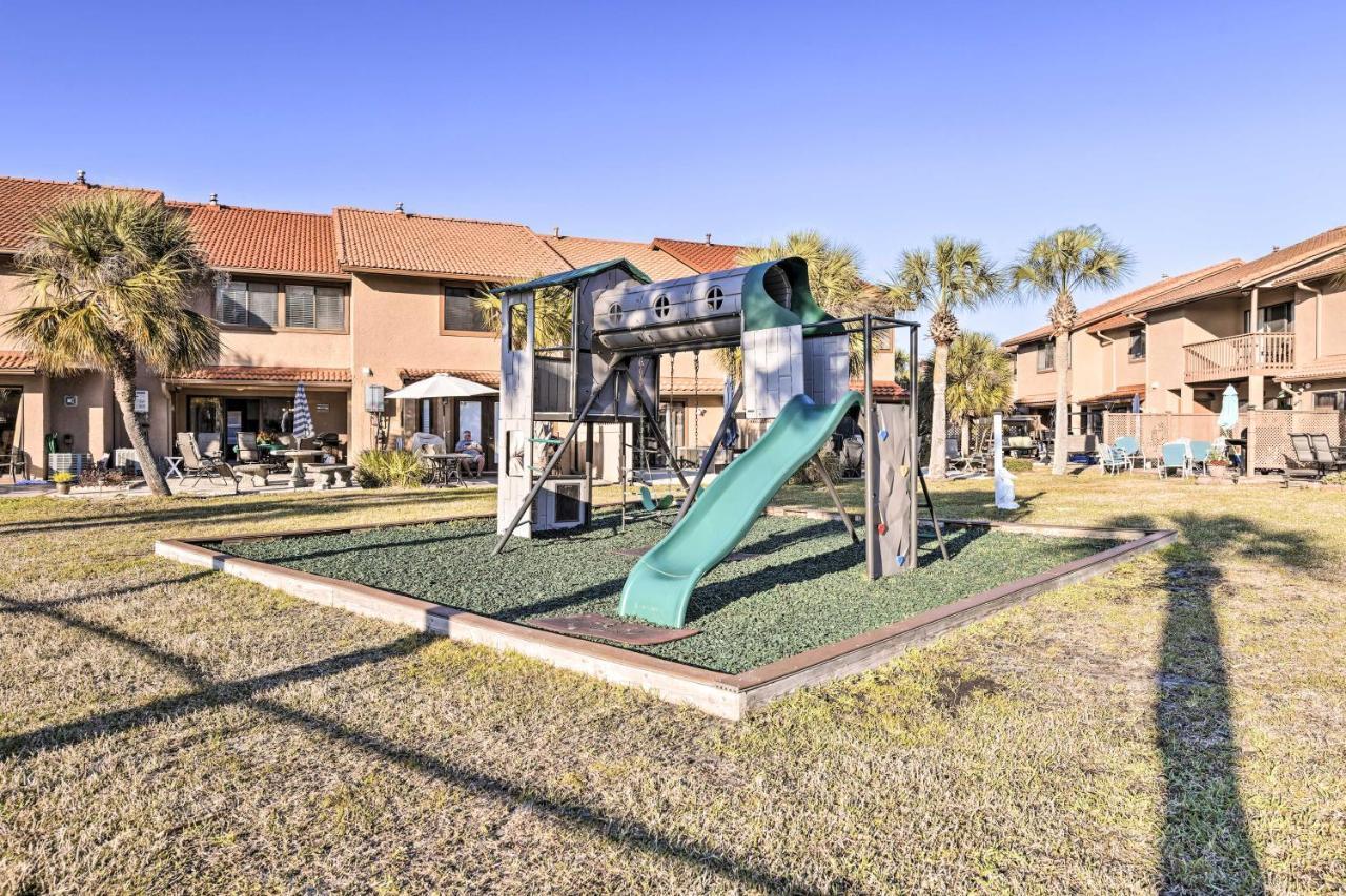Holiday home Sun-dappled Pcb Retreat With Multiple Pools!