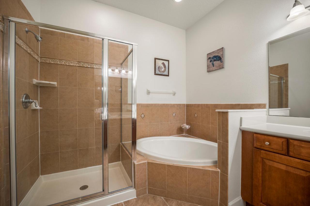 952 Cinnamon Apartment