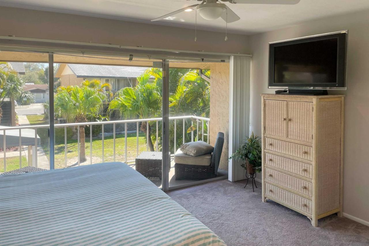 Apartment With Pool Access Less Than 4 Miles To Siesta Key *