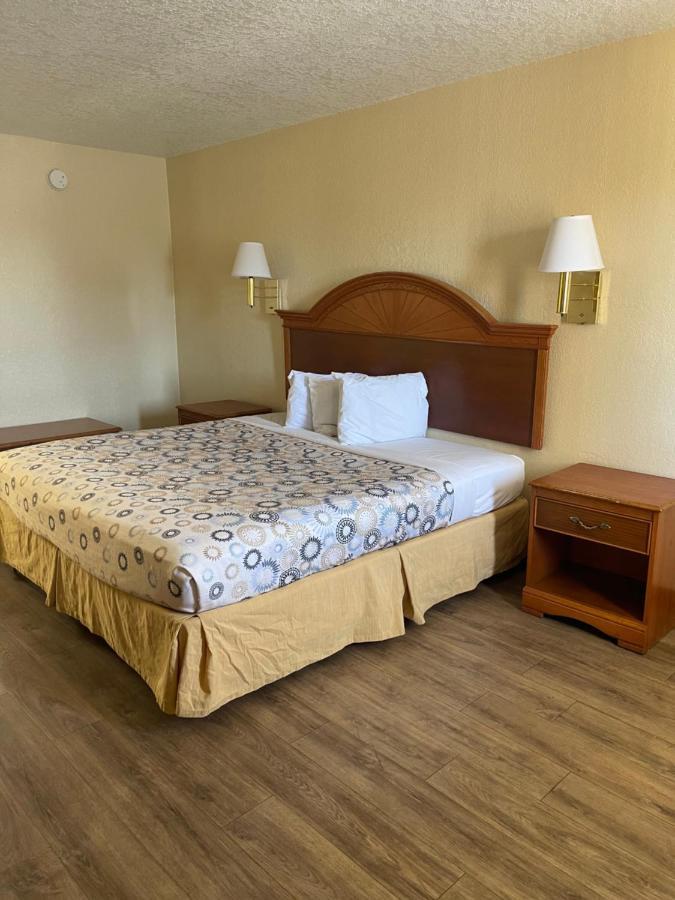 Hole The - Walton - Sunset Plaza - Nearby Beaches & Hurlburt Motel 2*