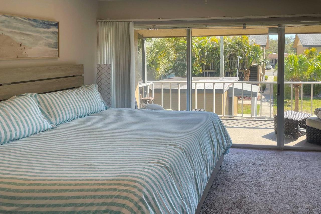 Apartment With Pool Access Less Than 4 Miles To Siesta Key Sarasota