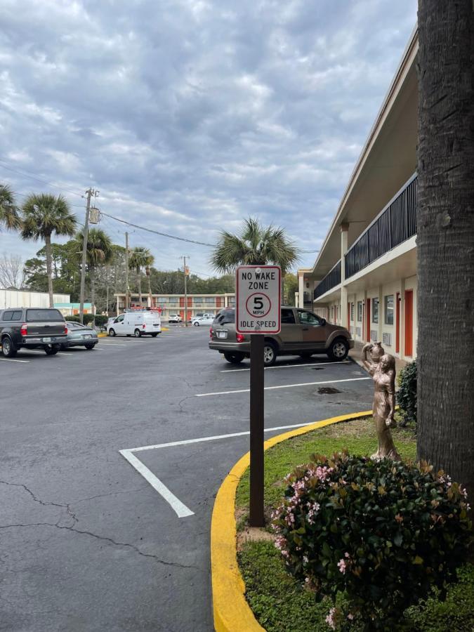 Motel Hole The - Walton - Sunset Plaza - Nearby Beaches & Hurlburt