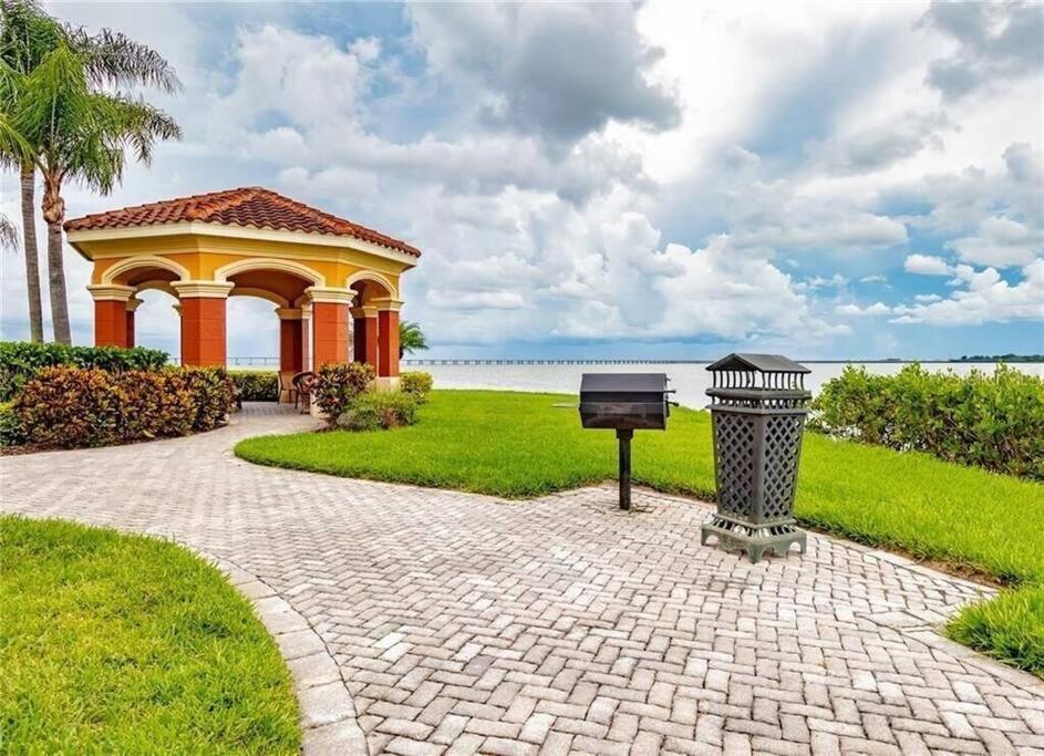 Luxury 5 Star Italian 2 Bd 2 Bath *