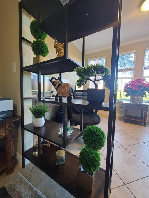 Luxury 5 Star Italian 2 Bd 2 Bath Apartment *
