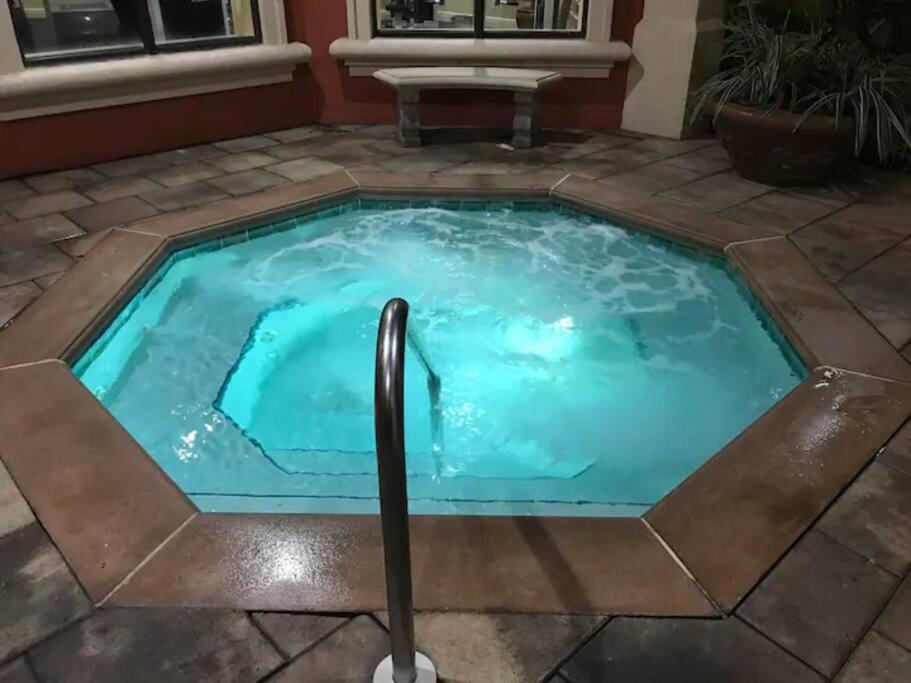 Luxury 5 Star Italian 2 Bd 2 Bath Apartment