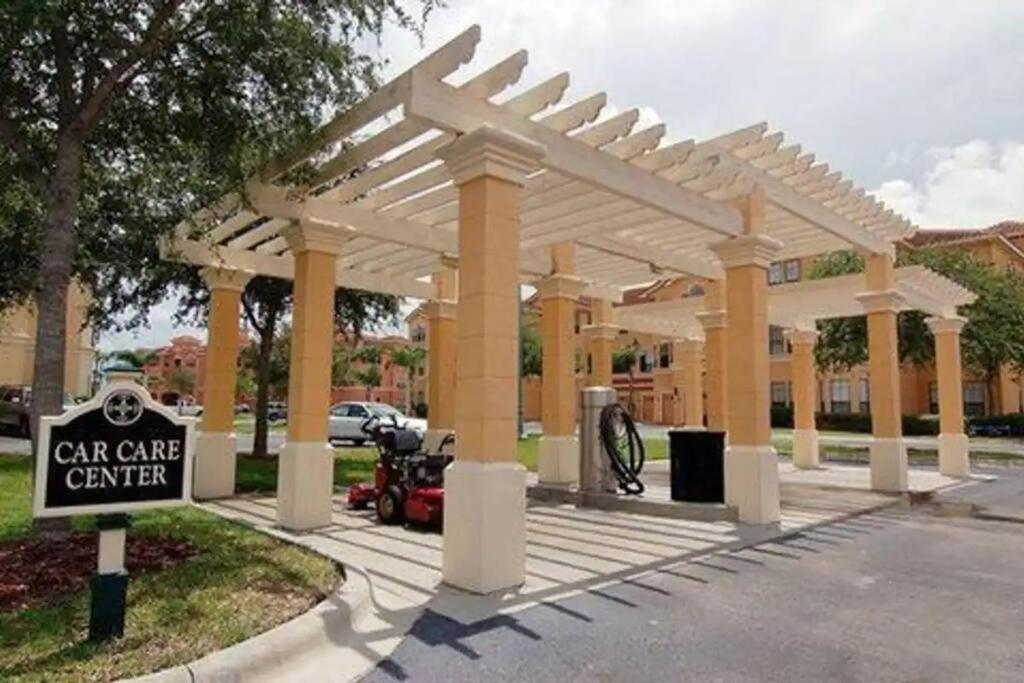 Luxury 5 Star Italian 2 Bd 2 Bath *