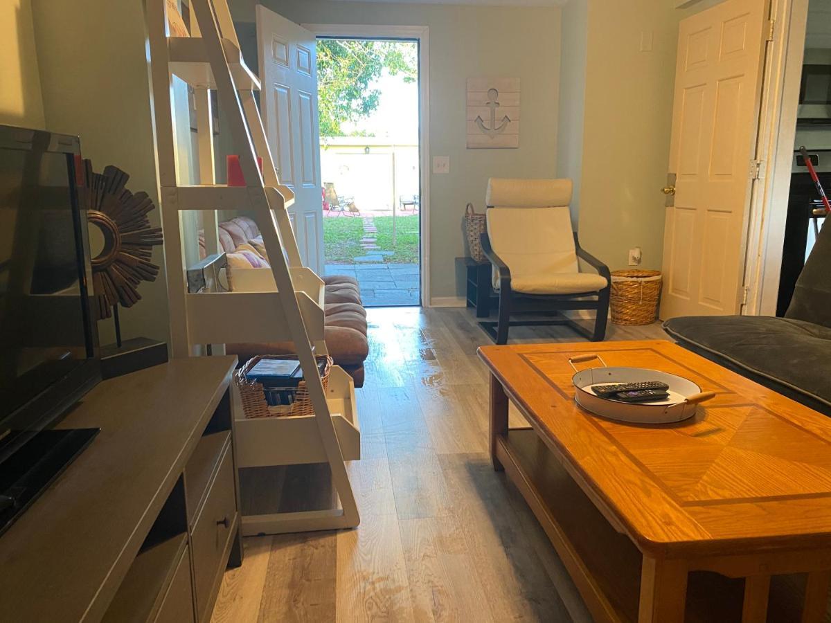 Resort Option1 3 Bedroom House Only Option2 Studio Cottage Only Option3 House Plus Cottage Fenced Backyard Private Patio Areas Grill Firepit Plenty Parking! Quick Access 10 Min To Beach Airport Delray West Palm
