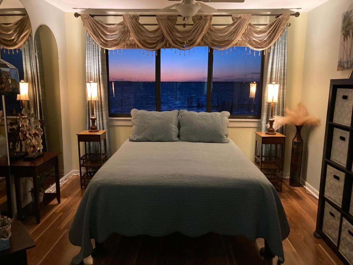 Apartment Romantic For 2-sunset Harbor Palms 1-205, Pool, Fishing Pier Navarre