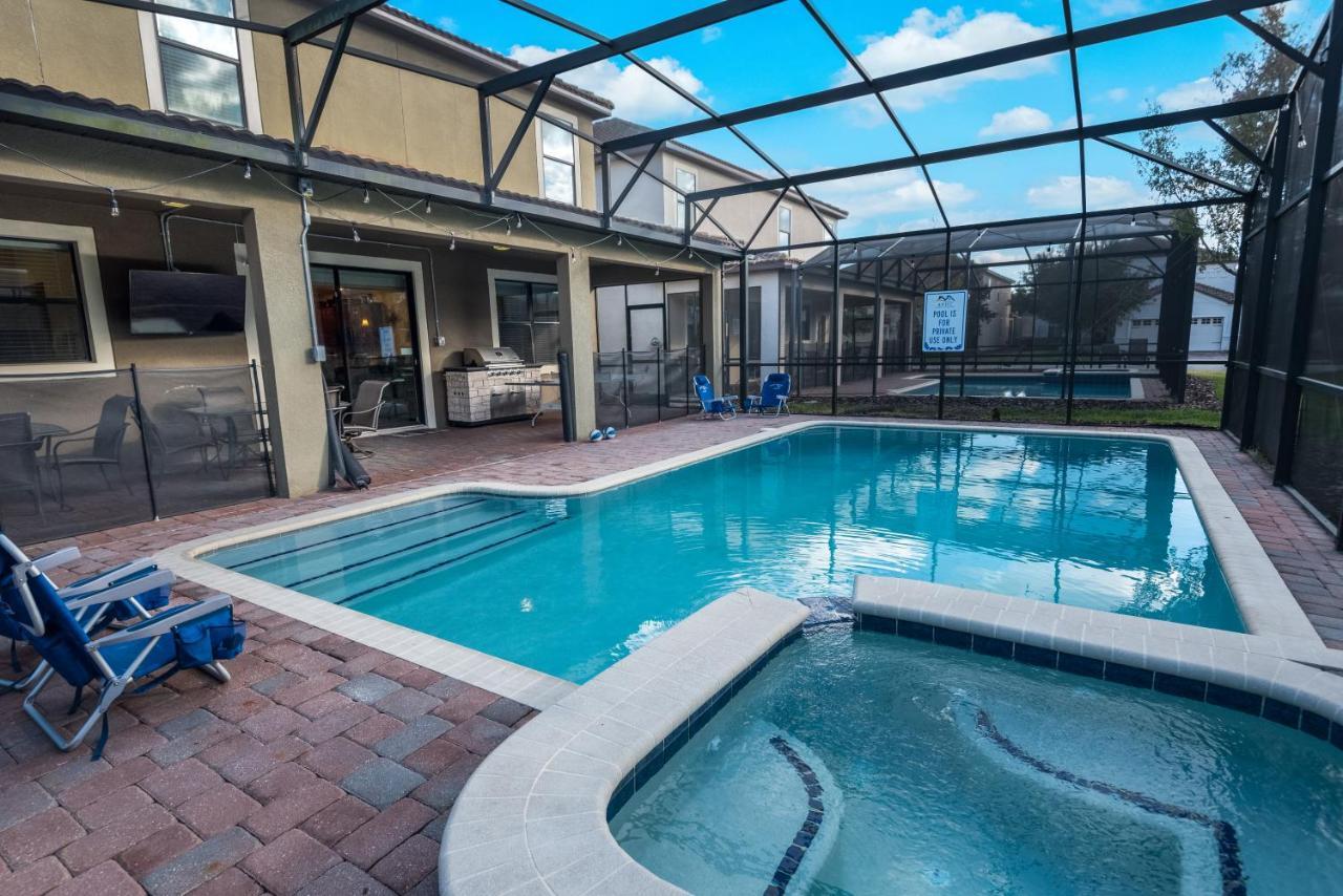 8 Bedroom Estate Near World Holiday home *