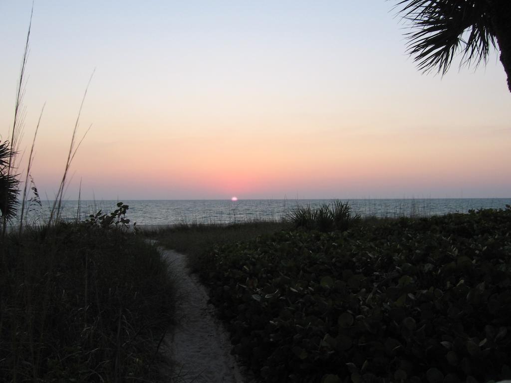 A Retreat On Casey Key Aparthotel