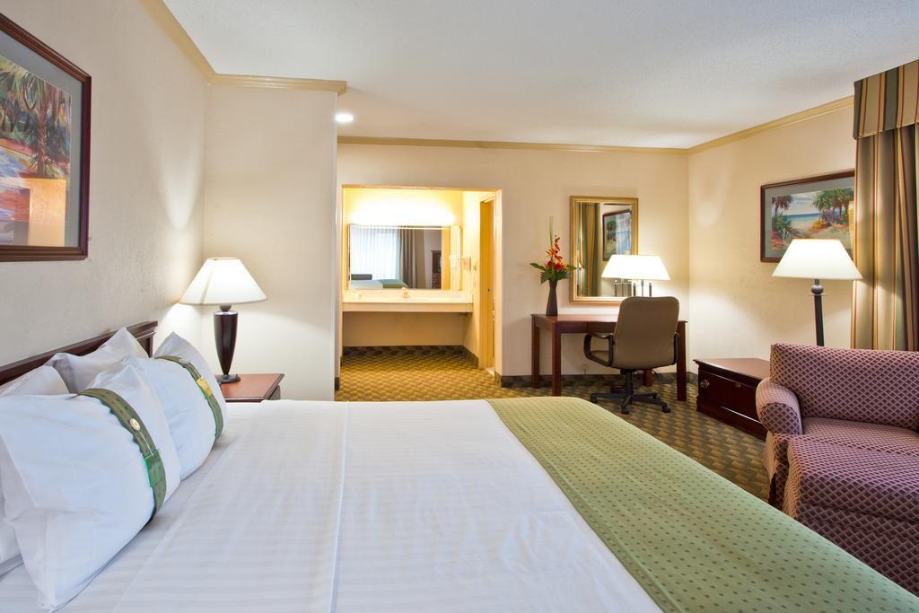 / Hotel Coral Gables