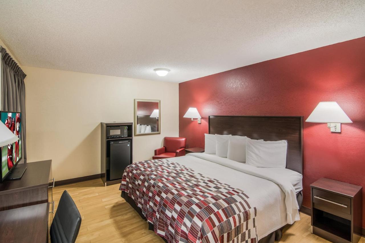 Red Roof & Pensacola East - 2*