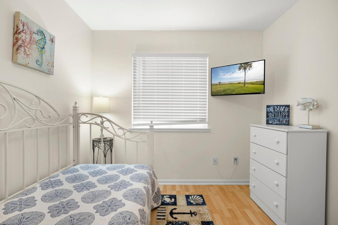Sun Kissed Cottage, 3 Bedrooms, Sleeps 7, Walk To Ocean * St. Augustine