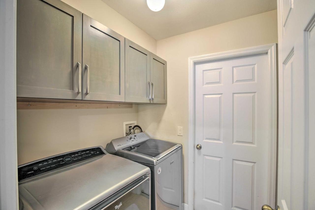 Stunning Getaway With Lanai And Heated Pool Holiday home *