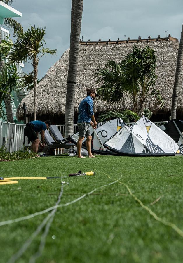 Hotel Grassy Flats & Club Marathon