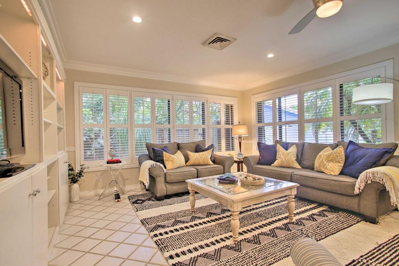 Updated And Private Oakland Park Gem About 2 Mi To *