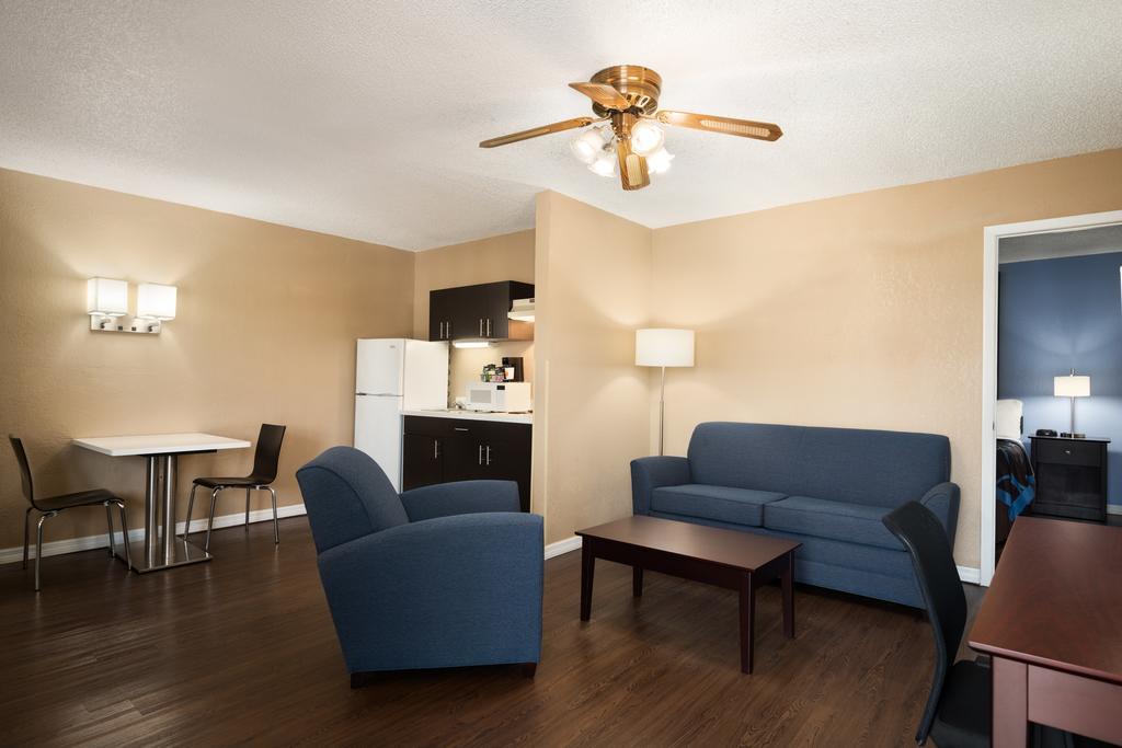 Super 8 By Wyndham Bradenton Area Motel Ellenton