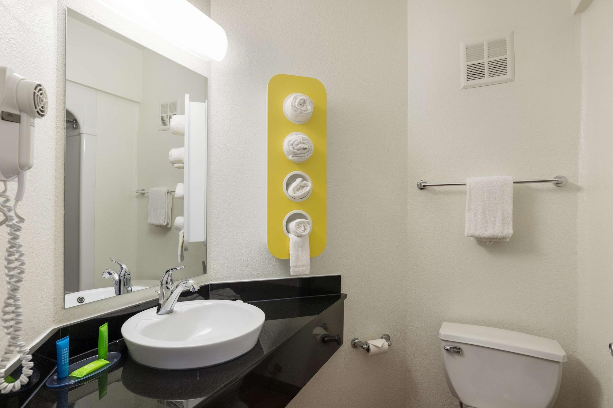 Hotel 6-orlando, Fl - International Dr