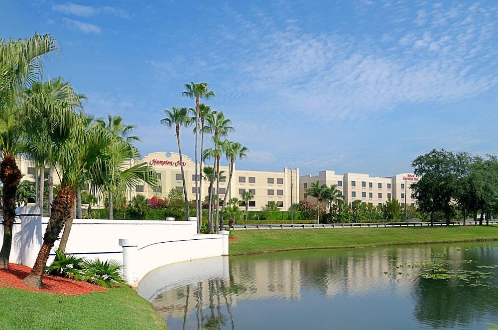Hampton West Palm Airport Hotel 4*